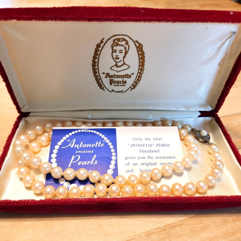 Vintage Antonette simulated pearls